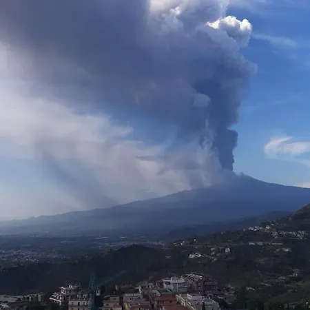 Sara Oda ve Kahvaltı Taormina