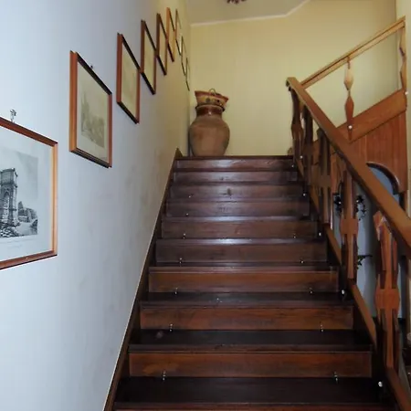 Sara Oda ve Kahvaltı Taormina